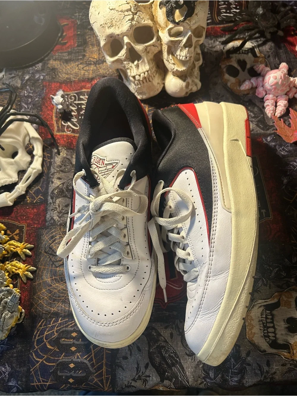 Jordan Men’s White/Black/Red Low Top Sneakers